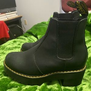 Like New Dr. Martens Rometty Boots - size 6